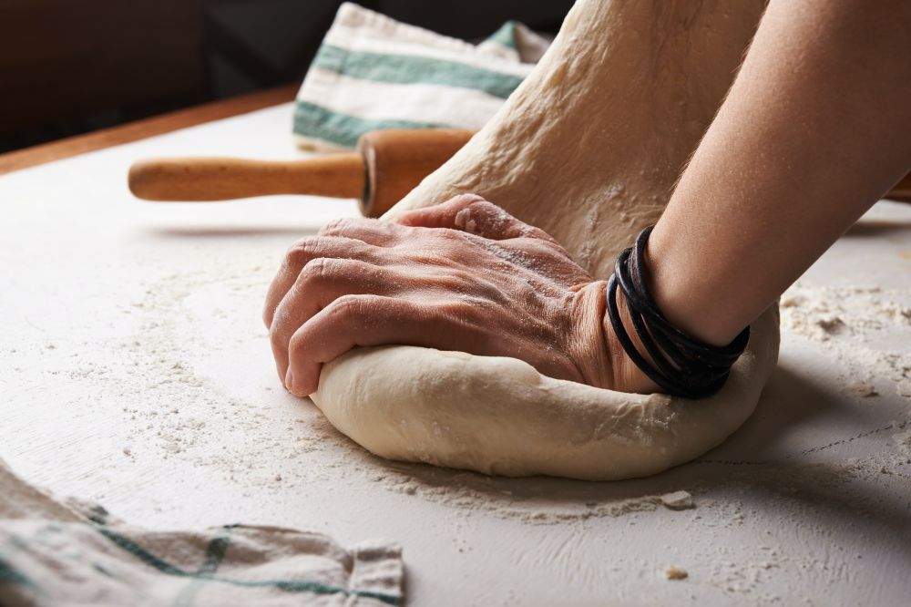 Find bageudstyr og ingredienser til bagning af brød og kager